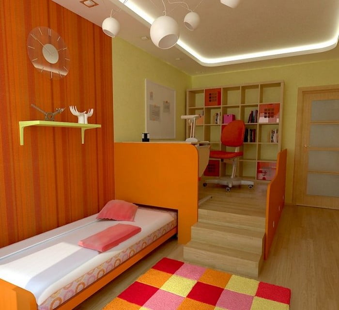 Dormitorio con cama baja y plataforma