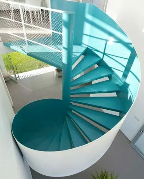 Diseños de Escaleras Construidas Específicamente para Casas Pequeñas