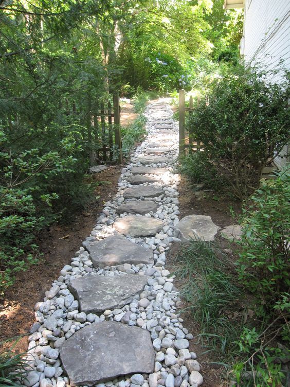 Formas económicas de remodelar tu jardín utilizando simples piedras