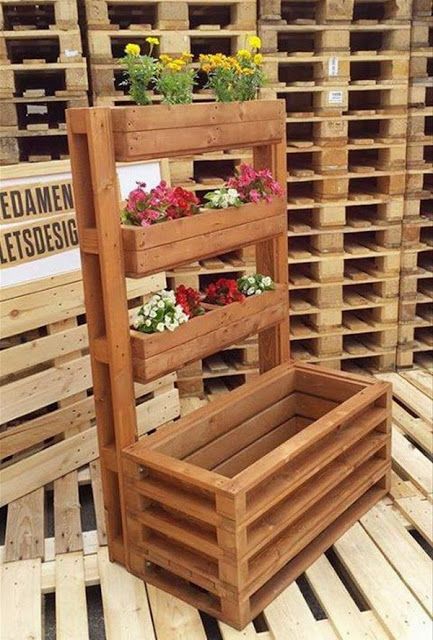 Furniture made with pallets for your plants