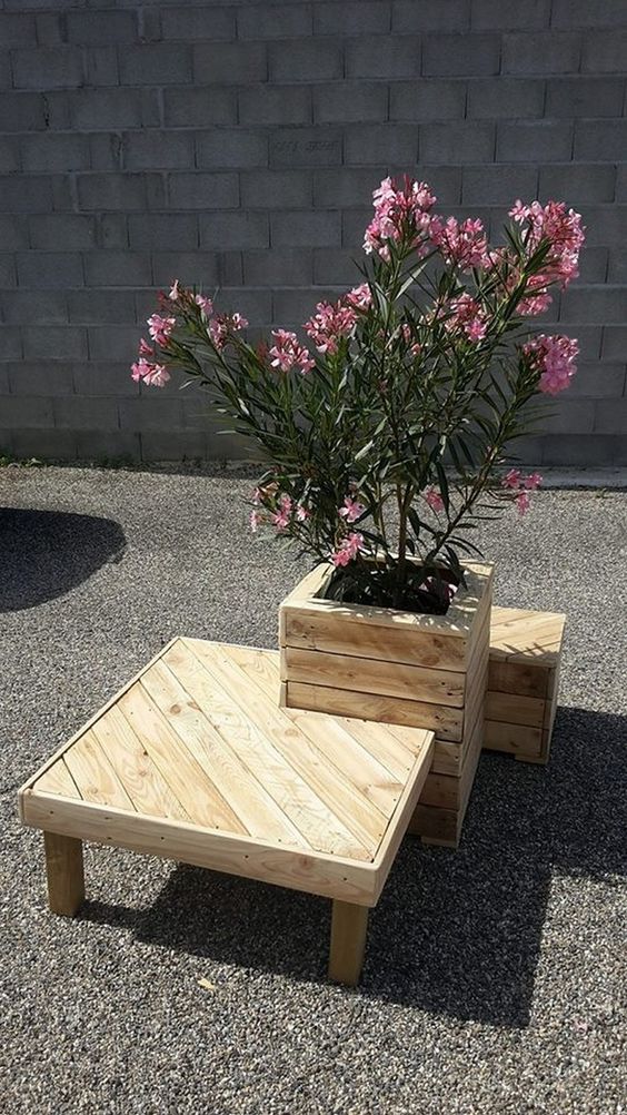 Maceteros inteligentes con madera para cultivar muchas plantas en tu jardín