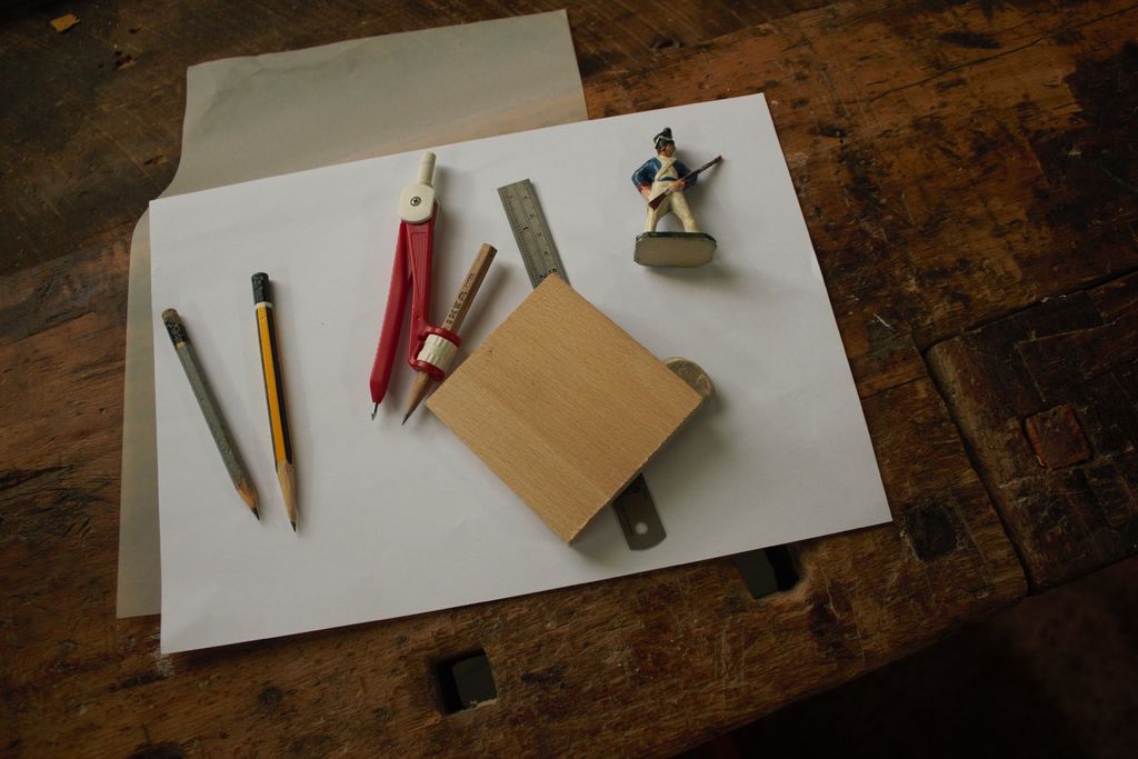 Great Tutorial to Carve a Flower in Wood