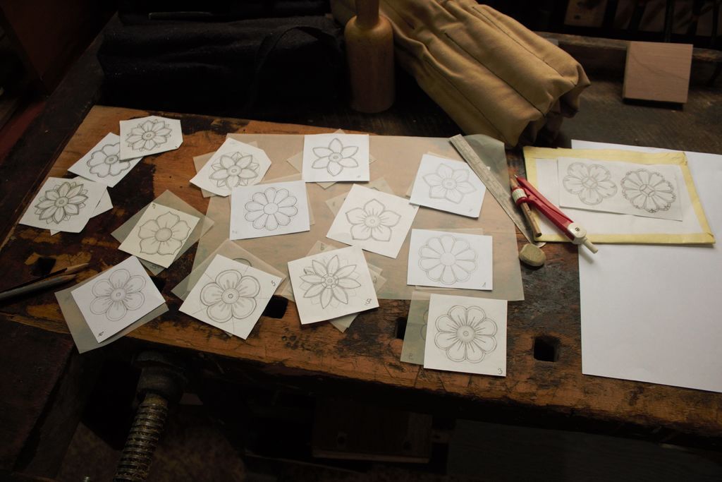 Great Tutorial to Carve a Flower in Wood