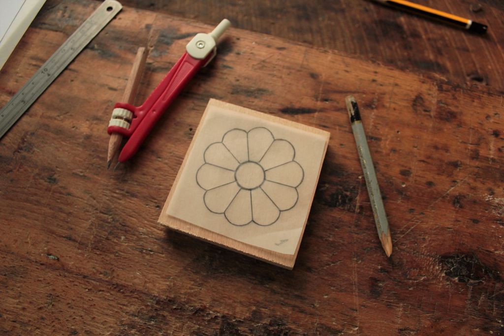 Great Tutorial to Carve a Flower in Wood