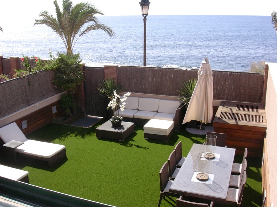 How to Choose the Best Artificial Grass for Your Garden or Backyard