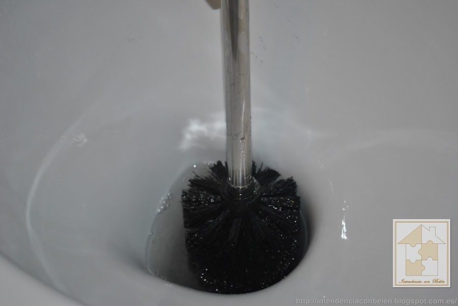 Excellent tip to remove stains from your toilet
