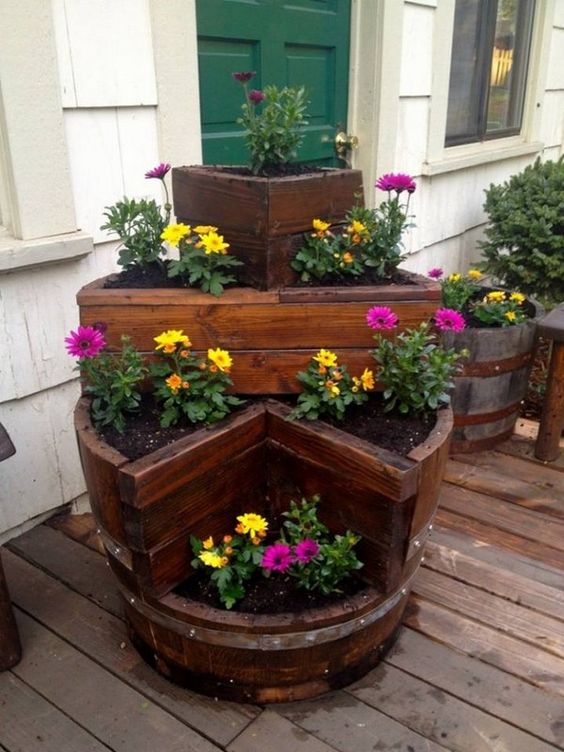 Maceteros inteligentes con madera para cultivar muchas plantas en tu jardín