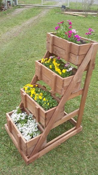 Maceteros inteligentes con madera para cultivar muchas plantas en tu jardín
