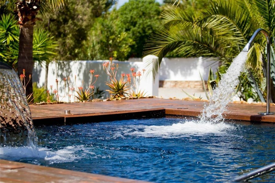 Cascadas: Deje su Piscina aún más Agradable y Elegante