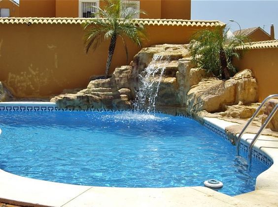 Cascadas: Deje su Piscina aún más Agradable y Elegante