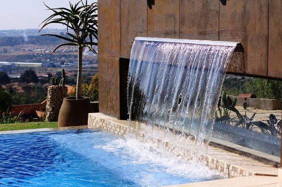 Cascadas: Deje su Piscina aún más Agradable y Elegante