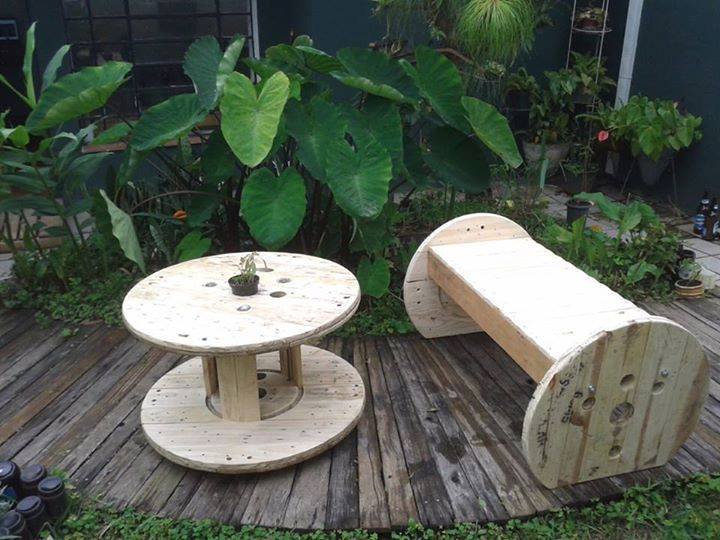 Mira cómo puedes transforma un carrete de cable en un Mueble multifuncional