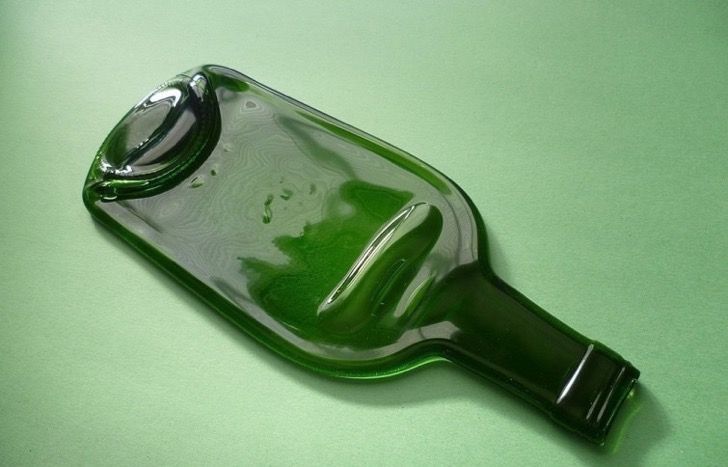 Elabora tu propia tabla de aperitivos utilizando una botella de vidrio