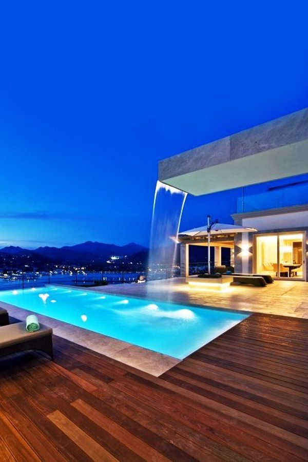 Cascadas: Deje su Piscina aún más Agradable y Elegante