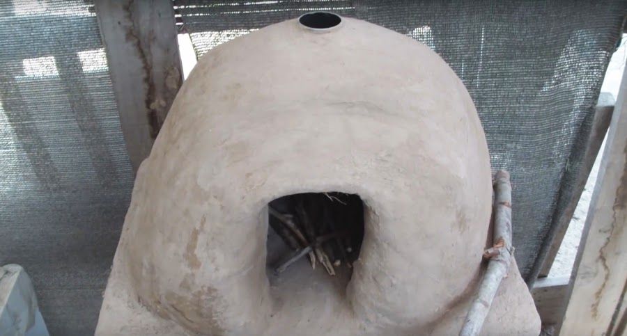 Make your own clay oven with recycled materials