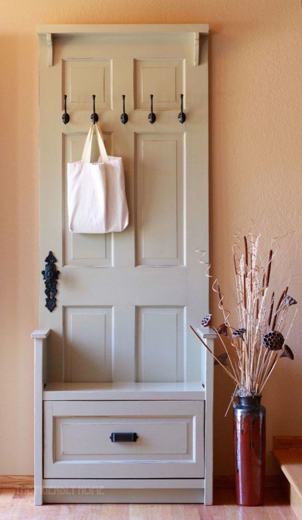 Ideas Geniales y Útiles para Reciclar Puertas Viejas de Madera