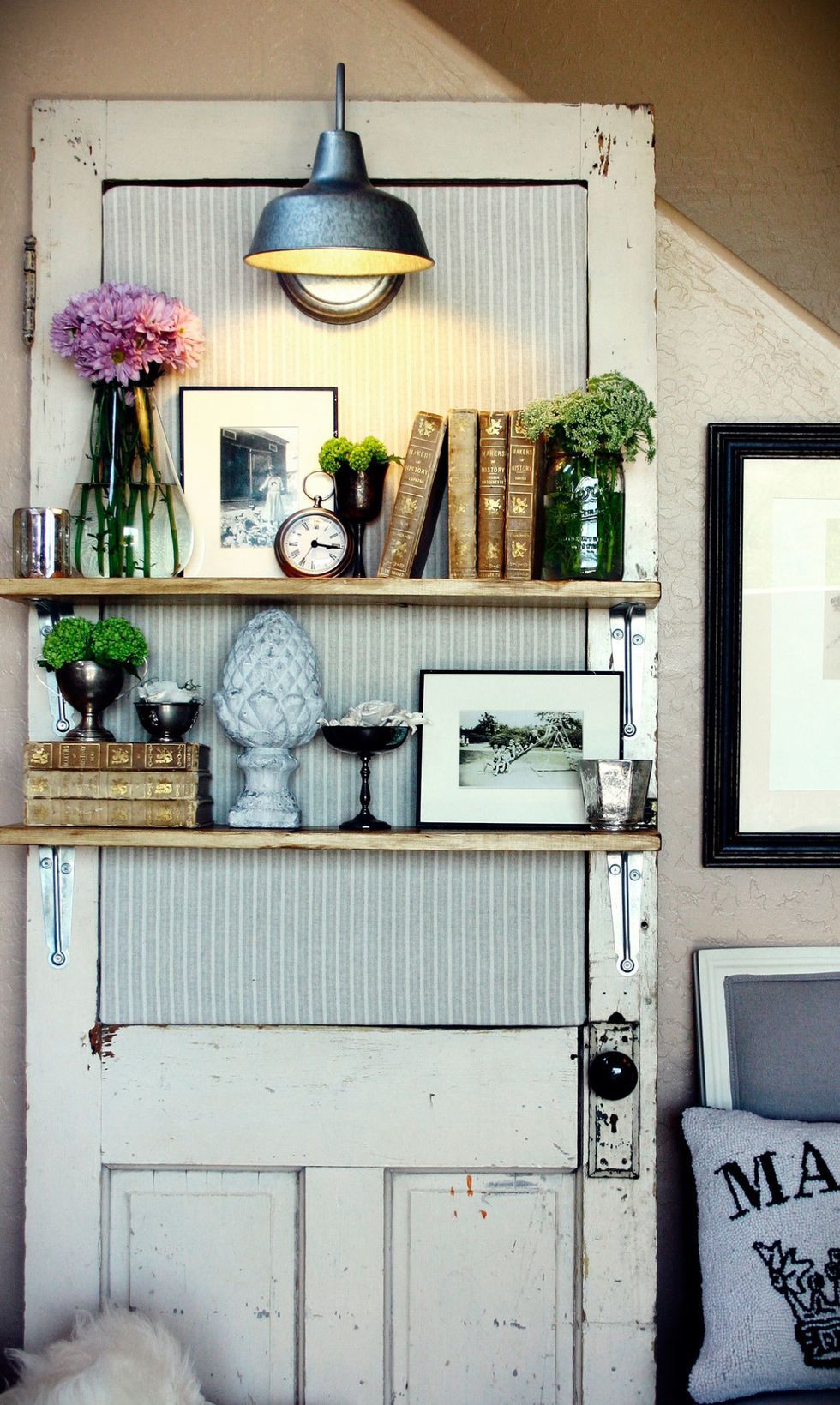 Ideas Geniales y Útiles para Reciclar Puertas Viejas de Madera