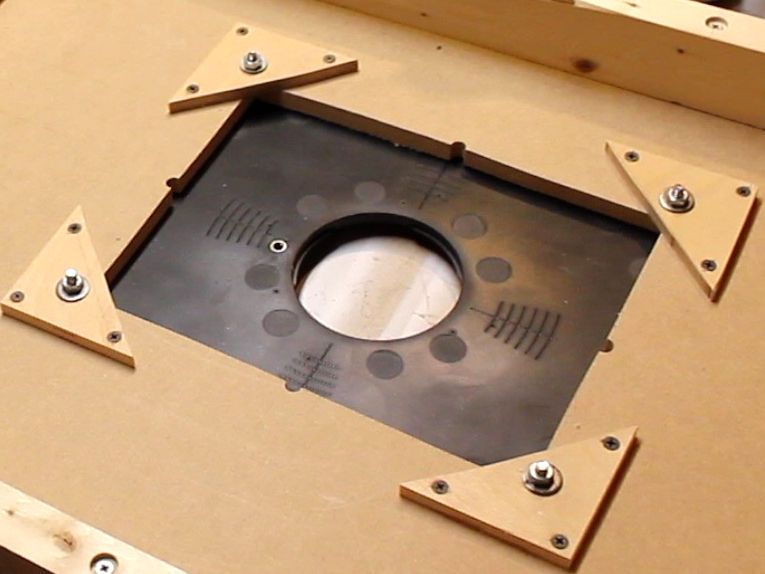 Mesa Súper Económica para el Router