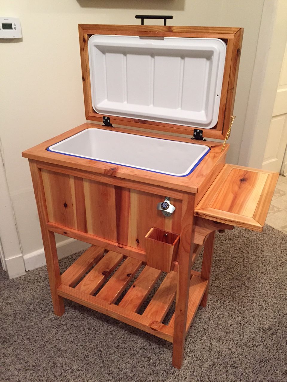 Increíble Soporte de Madera para una Nevera de Bebidas