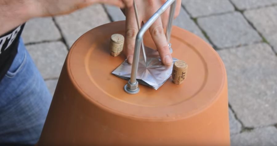 Como elaborar una parrilla utilizando dos macetas