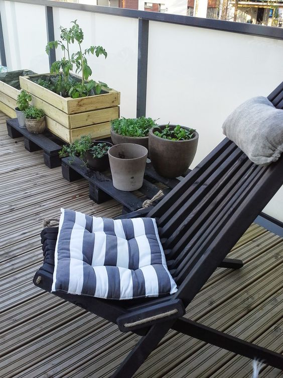 Learn How to Build a Great Folding Cedar Chair