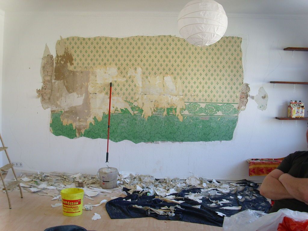 Adapting a Wall into a Giant Screen to Have a Home Theater
