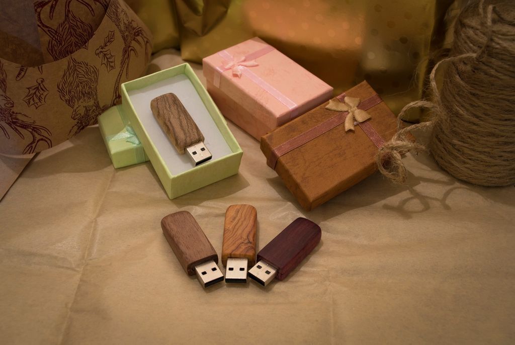 Wooden Pendrive: Personalize your USB Flash Drive with This Simple Tutorial
