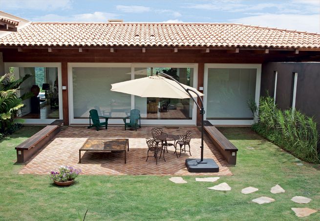 Enjoy your Garden or Backyard without Fear of the Sun: Ombrelones and Awnings
