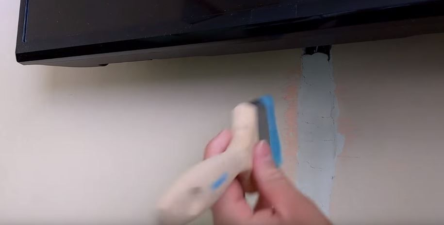 Learn how to hide the TV wiring easily