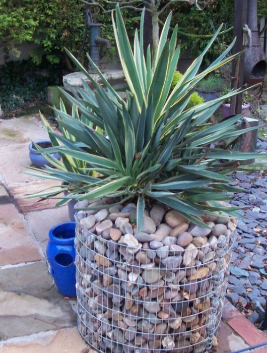 15 Projects with totally cool stone gabions for your garden