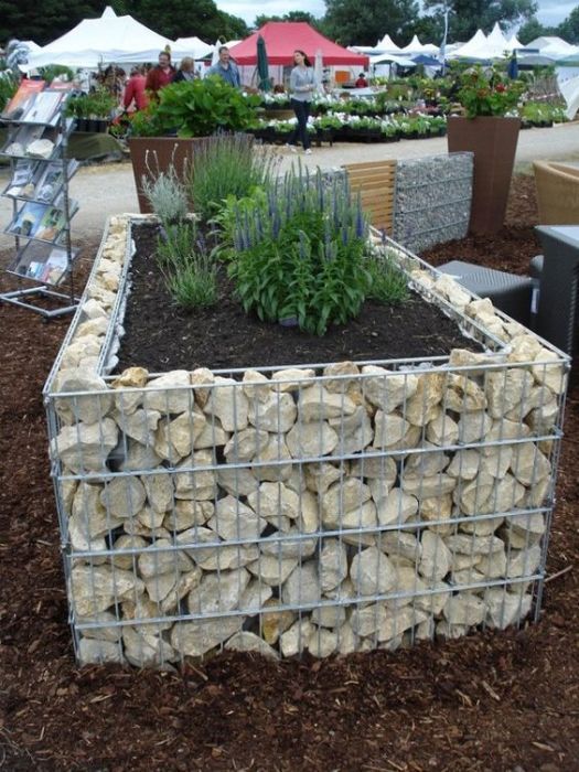 15 Projects with totally cool stone gabions for your garden