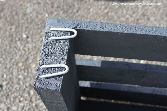 How can you make furniture for your garden with a pallet
