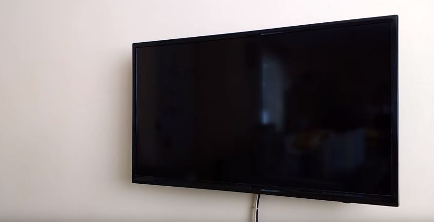 Learn how to hide the TV wiring easily