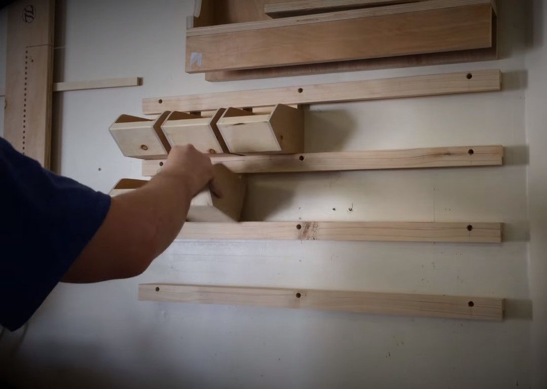 Interesante organizador de carpintería para tu taller
