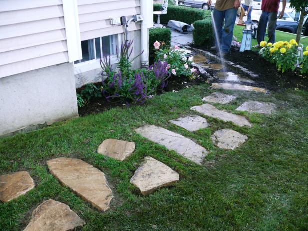Construye un económico camino de piedra para tu jardín
