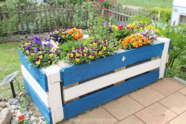25 Innovadores muebles de madera hechos con pallets