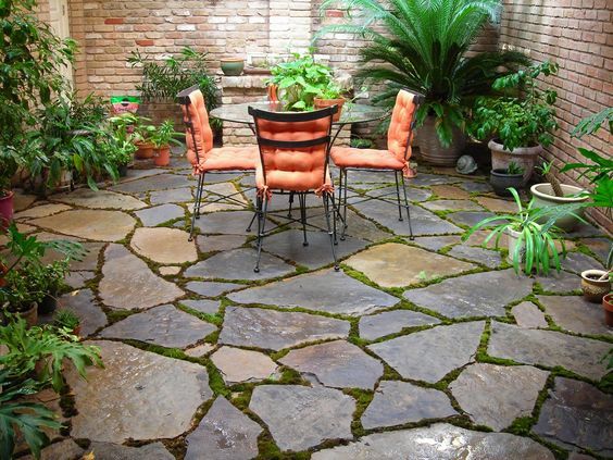 Construye un económico camino de piedra para tu jardín