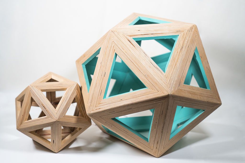 Icosaedro de Madera Contrachapada con Luces y los Otros 4 Sólidos Platónicos