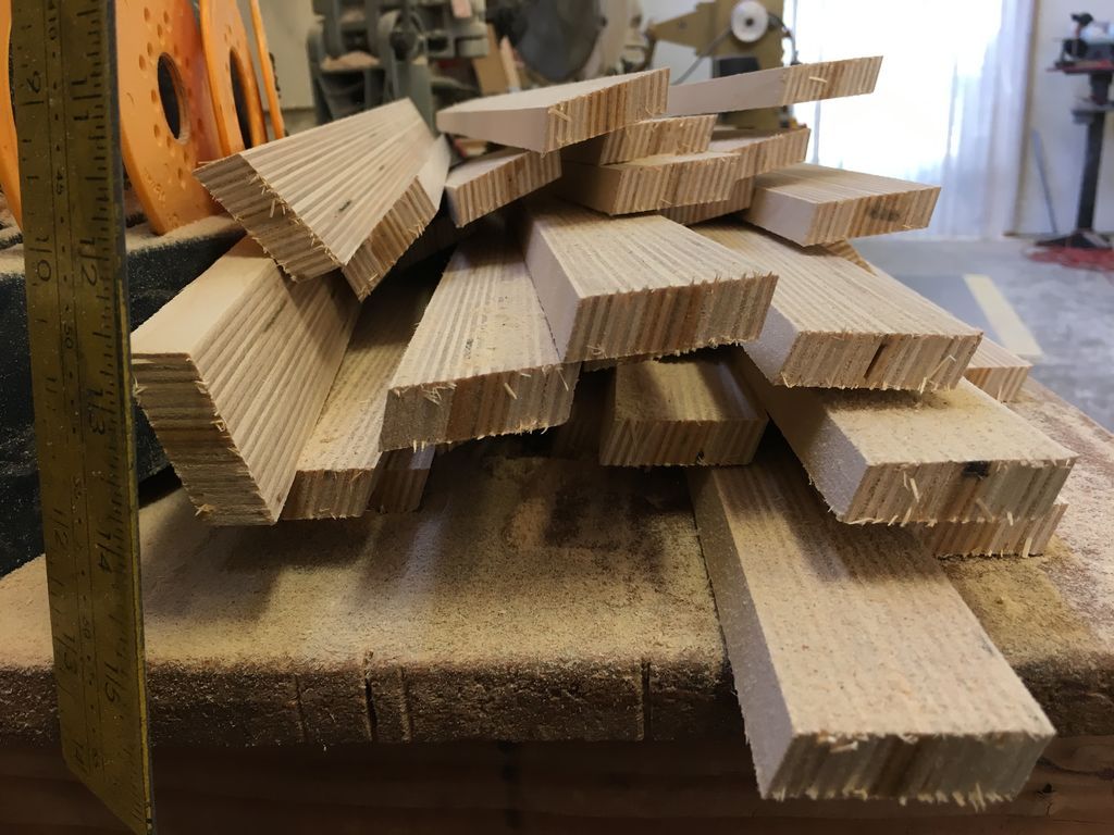 Icosaedro de Madera Contrachapada con Luces y los Otros 4 Sólidos Platónicos