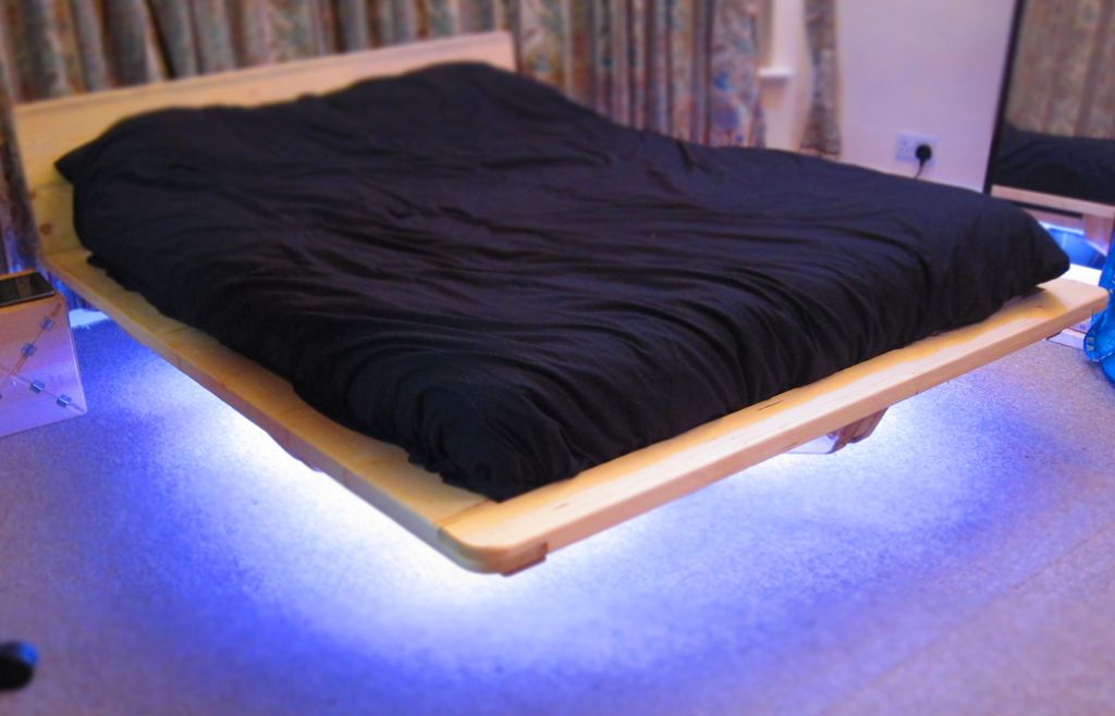 Cama de Diseño Moderno y de Perspectiva Flotante