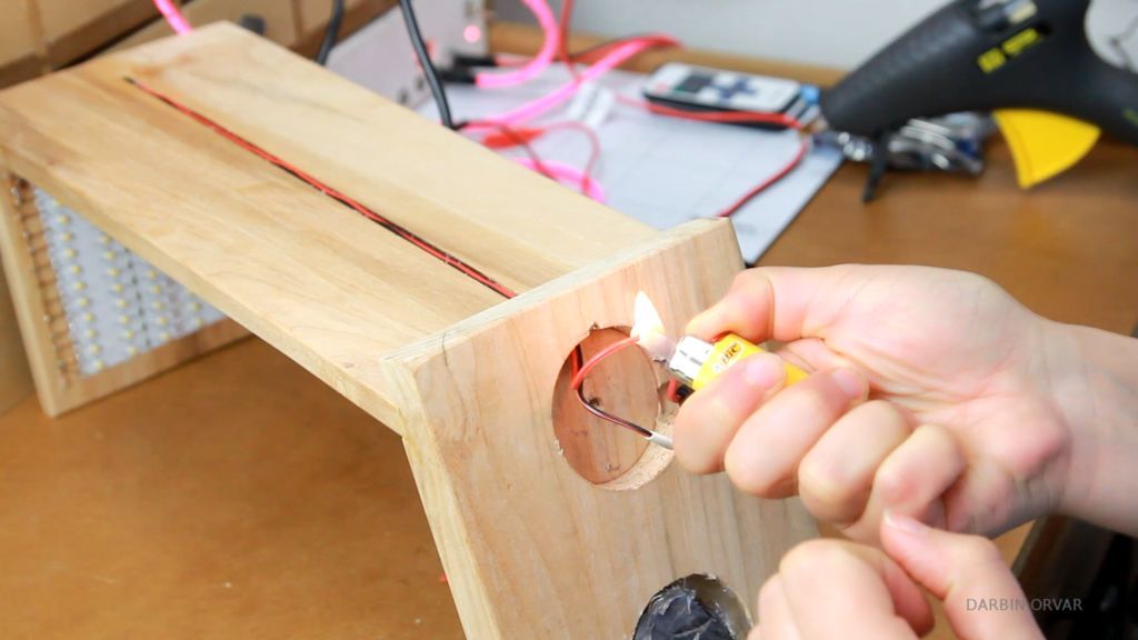 Lámpara de Escritorio Hecho de Madera de Arce y de Luces LED