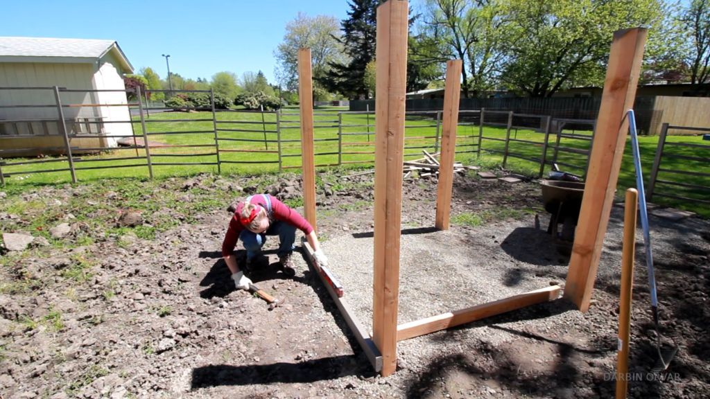 Construyendo una Bella Glorieta en el Patio Trasero
