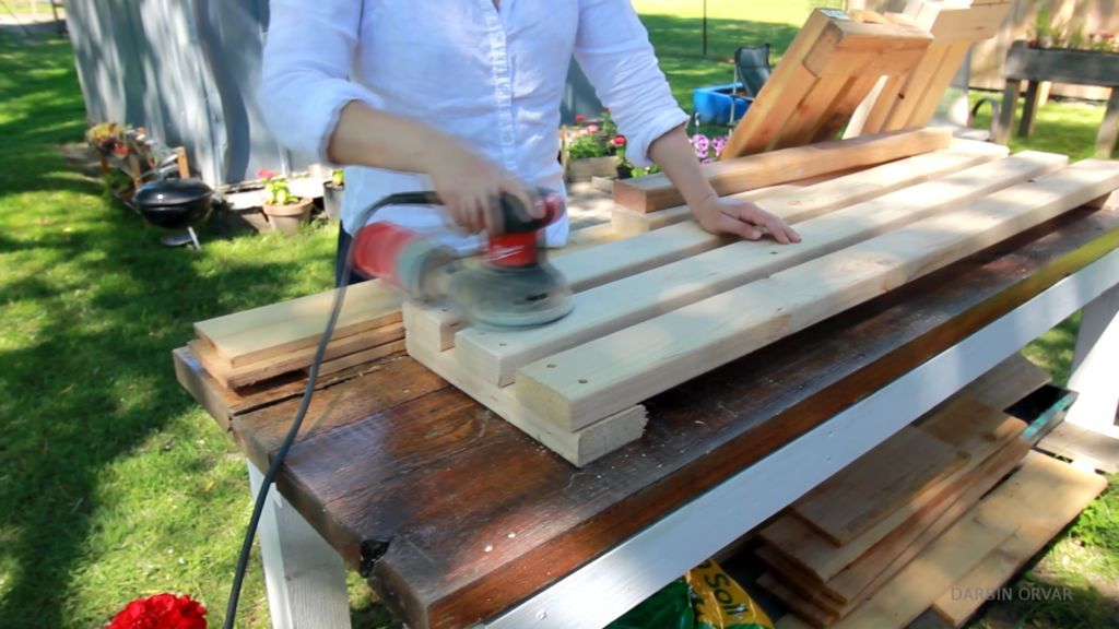 Construyendo una Bella Glorieta en el Patio Trasero