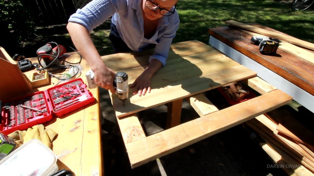 Construyendo una Bella Glorieta en el Patio Trasero