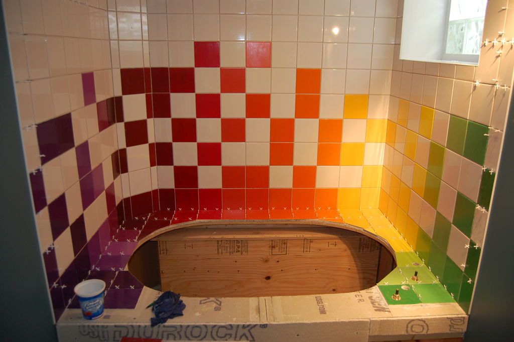Cómo Pintar e Instalar Baldosas en el Baño