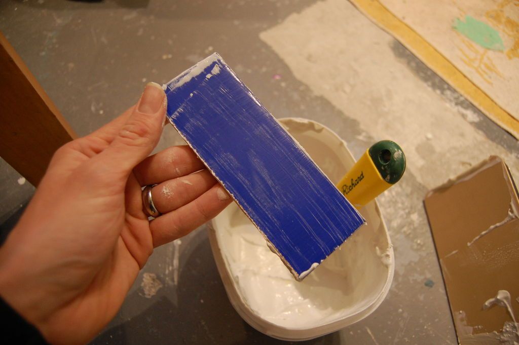 Cómo Pintar e Instalar Baldosas en el Baño