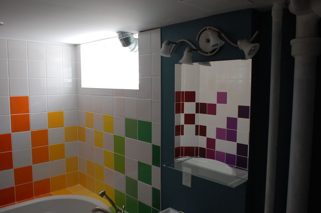 Cómo Pintar e Instalar Baldosas en el Baño