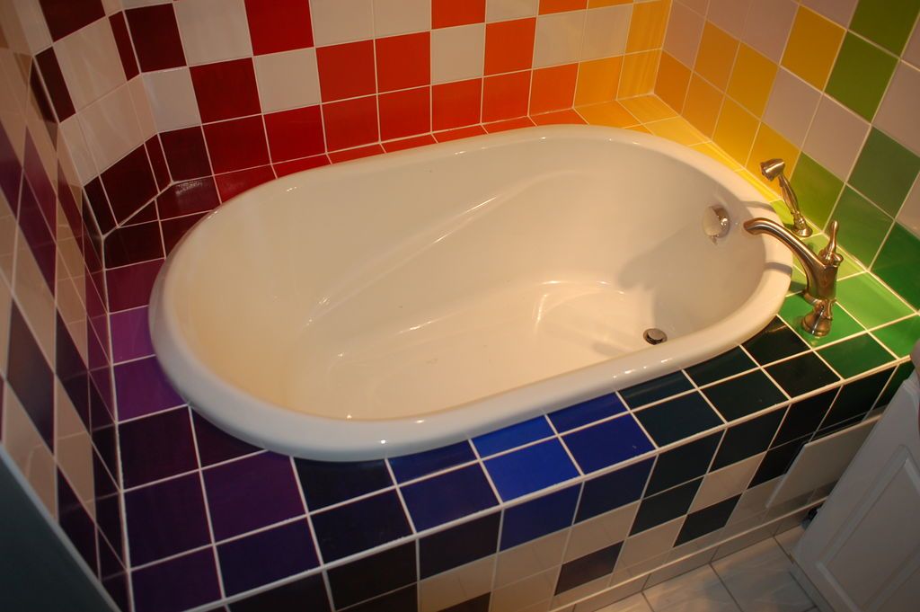 Cómo Pintar e Instalar Baldosas en el Baño
