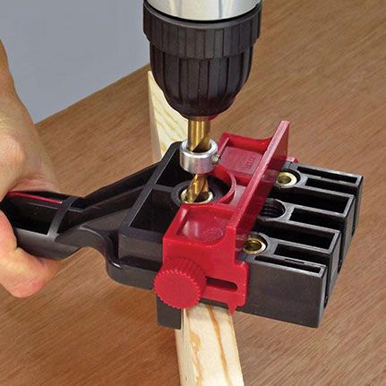 Perfecta herramienta para unir tableros con tarugos