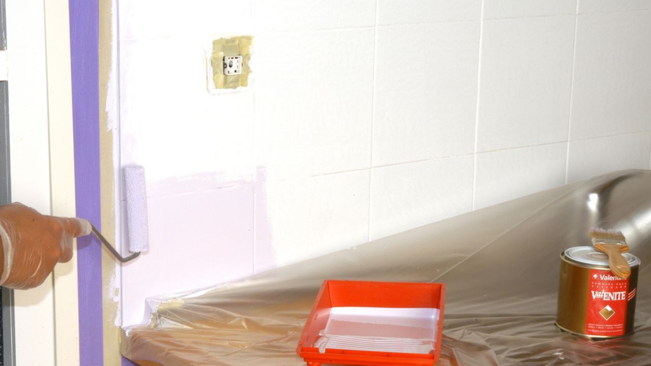 Learn how to paint tiles and redecorate your kitchen and bathroom